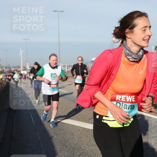 03.10.2025 - Köhlbrandbrückenlauf Yannick Fuchs http://msf.ph/oto/9175536 03.10.2025 08:45:19 Position 2 1 meine-sportfotos.de