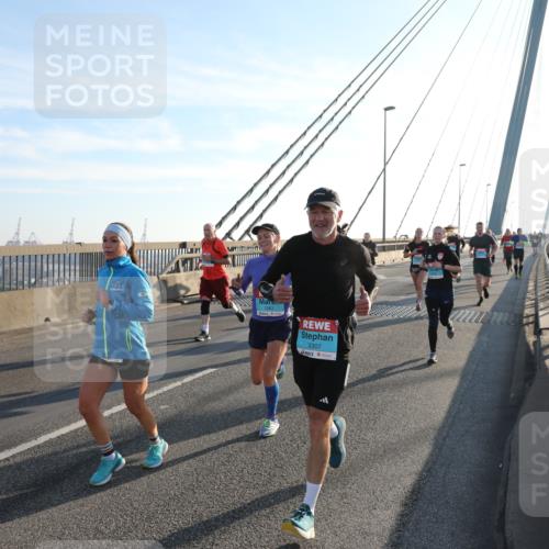 03.10.2025 - Köhlbrandbrückenlauf Yannick Fuchs http://msf.ph/oto/9175556 03.10.2025 08:24:37 Position 1 3307 meine-sportfotos.de