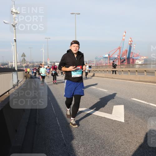03.10.2025 - Köhlbrandbrückenlauf Yannick Fuchs http://msf.ph/oto/9175561 03.10.2025 08:45:21 Position 2 1681 meine-sportfotos.de