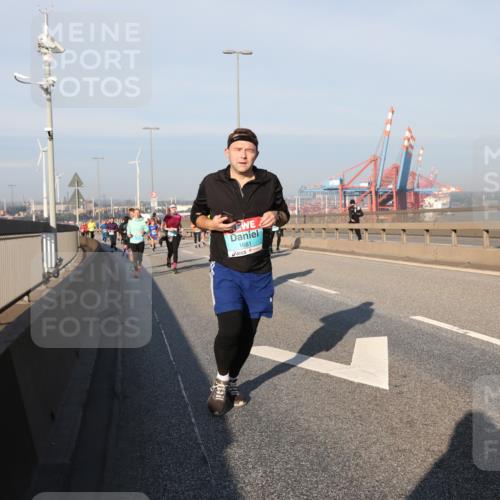 03.10.2025 - Köhlbrandbrückenlauf Yannick Fuchs http://msf.ph/oto/9175563 03.10.2025 08:45:21 Position 2 1681 meine-sportfotos.de