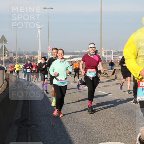 03.10.2025 - Köhlbrandbrückenlauf Yannick Fuchs http://msf.ph/oto/9175586 03.10.2025 08:45:24 Position 2 3717, 1568, 1662 meine-sportfotos.de