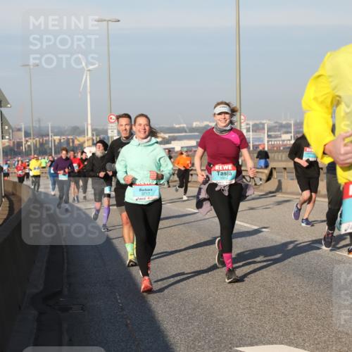 03.10.2025 - Köhlbrandbrückenlauf Yannick Fuchs http://msf.ph/oto/9175590 03.10.2025 08:45:24 Position 2 3717, 1568, 1662 meine-sportfotos.de