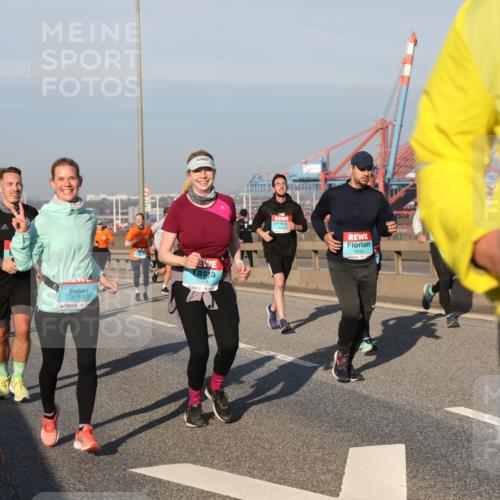 03.10.2025 - Köhlbrandbrückenlauf Yannick Fuchs http://msf.ph/oto/9175602 03.10.2025 08:45:25 Position 2 3717, 1568, 1662, 6 meine-sportfotos.de