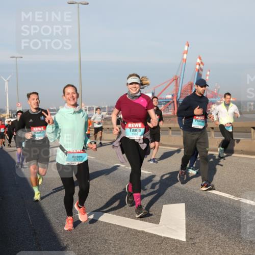 03.10.2025 - Köhlbrandbrückenlauf Yannick Fuchs http://msf.ph/oto/9175611 03.10.2025 08:45:25 Position 2 1525, 3717, 1605, 1568 meine-sportfotos.de