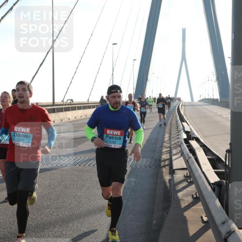 03.10.2025 - Köhlbrandbrückenlauf Yannick Fuchs http://msf.ph/oto/9175631 03.10.2025 08:24:42 Position 1 3518, 1132, 8 meine-sportfotos.de
