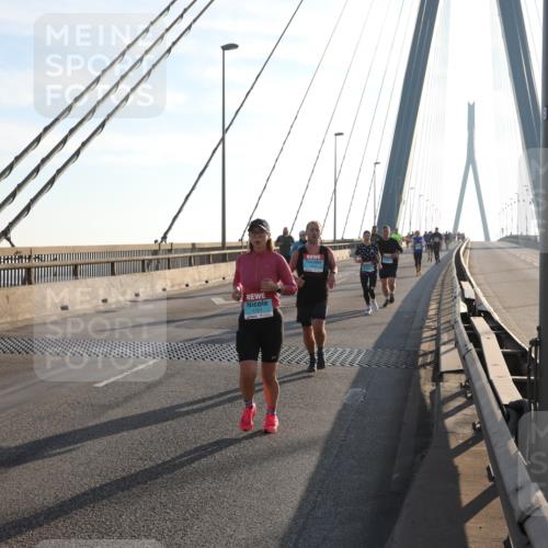 03.10.2025 - Köhlbrandbrückenlauf Yannick Fuchs http://msf.ph/oto/9175650 03.10.2025 08:24:43 Position 1 1123 meine-sportfotos.de