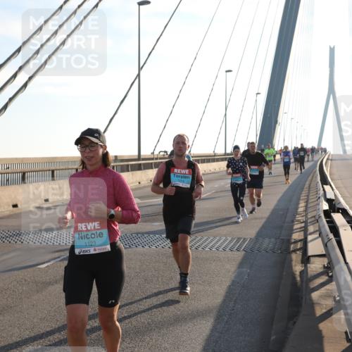 03.10.2025 - Köhlbrandbrückenlauf Yannick Fuchs http://msf.ph/oto/9175662 03.10.2025 08:24:44 Position 1 1123, 1274 meine-sportfotos.de