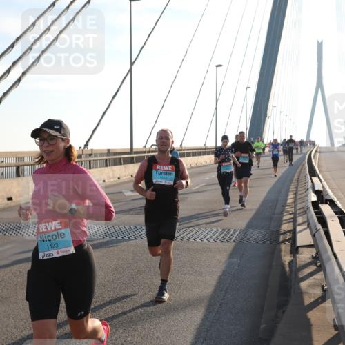 03.10.2025 - Köhlbrandbrückenlauf Yannick Fuchs http://msf.ph/oto/9175666 03.10.2025 08:24:44 Position 1 1123, 1274, 18 meine-sportfotos.de