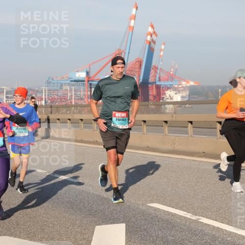 03.10.2025 - Köhlbrandbrückenlauf Yannick Fuchs http://msf.ph/oto/9175670 03.10.2025 08:45:32 Position 2 2015, 2996, 1501 meine-sportfotos.de