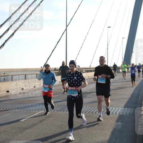 03.10.2025 - Köhlbrandbrückenlauf Yannick Fuchs http://msf.ph/oto/9175691 03.10.2025 08:24:46 Position 1 2979, 1504 meine-sportfotos.de
