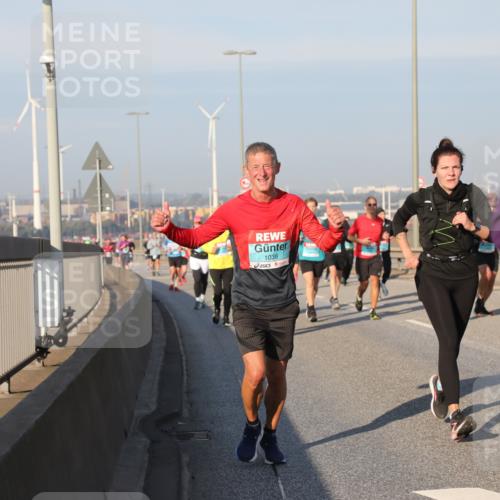 03.10.2025 - Köhlbrandbrückenlauf Yannick Fuchs http://msf.ph/oto/9175700 03.10.2025 08:45:34 Position 2 1038 meine-sportfotos.de