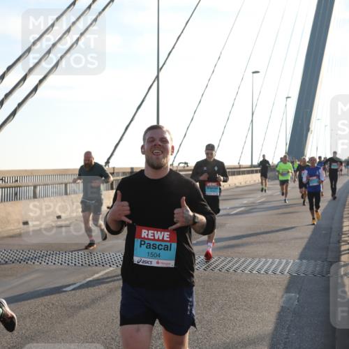 03.10.2025 - Köhlbrandbrückenlauf Yannick Fuchs http://msf.ph/oto/9175702 03.10.2025 08:24:47 Position 1 1330, 1504 meine-sportfotos.de