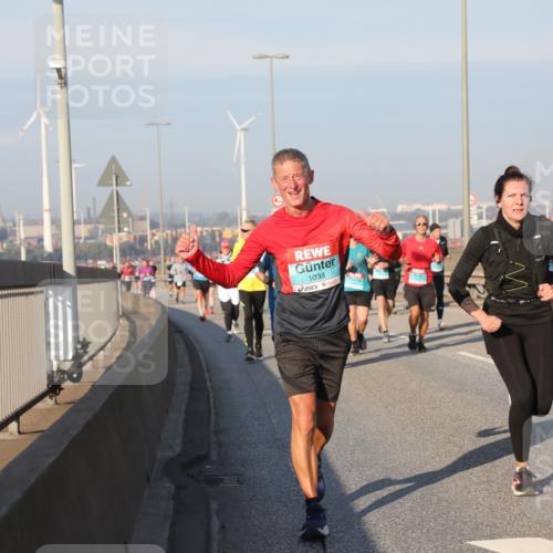 03.10.2025 - Köhlbrandbrückenlauf Yannick Fuchs http://msf.ph/oto/9175704 03.10.2025 08:45:34 Position 2 1038 meine-sportfotos.de