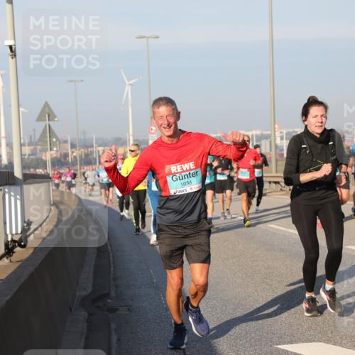 03.10.2025 - Köhlbrandbrückenlauf Yannick Fuchs http://msf.ph/oto/9175707 03.10.2025 08:45:34 Position 2 1038 meine-sportfotos.de