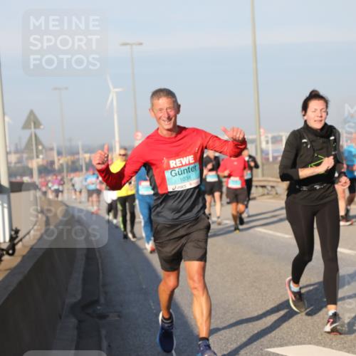 03.10.2025 - Köhlbrandbrückenlauf Yannick Fuchs http://msf.ph/oto/9175710 03.10.2025 08:45:35 Position 2 1038 meine-sportfotos.de