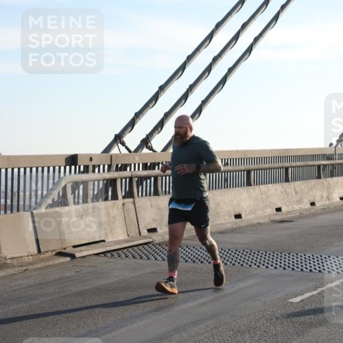 03.10.2025 - Köhlbrandbrückenlauf Yannick Fuchs http://msf.ph/oto/9175717 03.10.2025 08:24:49 Position 1 3378 meine-sportfotos.de