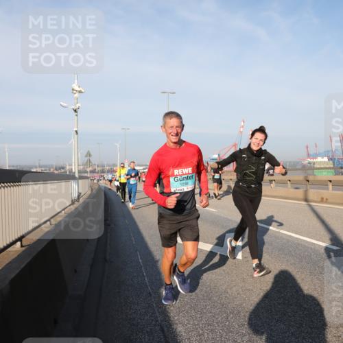 03.10.2025 - Köhlbrandbrückenlauf Yannick Fuchs http://msf.ph/oto/9175722 03.10.2025 08:45:36 Position 2 1038 meine-sportfotos.de