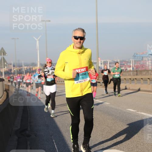 03.10.2025 - Köhlbrandbrückenlauf Yannick Fuchs http://msf.ph/oto/9175770 03.10.2025 08:45:39 Position 2 1701, 3200 meine-sportfotos.de
