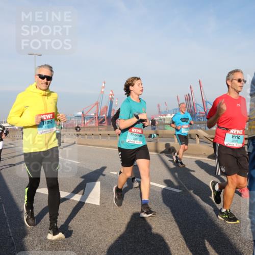 03.10.2025 - Köhlbrandbrückenlauf Yannick Fuchs http://msf.ph/oto/9175778 03.10.2025 08:45:40 Position 2 1701, 3200, 3201 meine-sportfotos.de