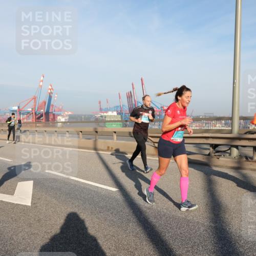 03.10.2025 - Köhlbrandbrückenlauf Yannick Fuchs http://msf.ph/oto/9175856 03.10.2025 08:45:46 Position 2 3457, 3793 meine-sportfotos.de