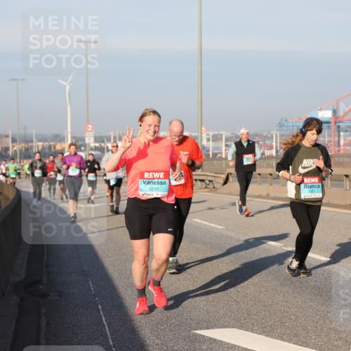 03.10.2025 - Köhlbrandbrückenlauf Yannick Fuchs http://msf.ph/oto/9175871 03.10.2025 08:45:48 Position 2 3210, 2471 meine-sportfotos.de