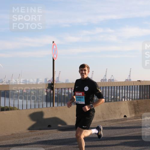 03.10.2025 - Köhlbrandbrückenlauf Yannick Fuchs http://msf.ph/oto/9175882 03.10.2025 08:25:04 Position 1 3183, 1216 meine-sportfotos.de