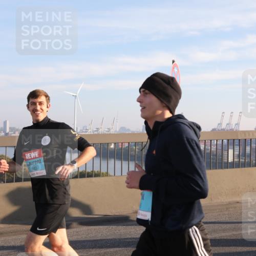 03.10.2025 - Köhlbrandbrückenlauf Yannick Fuchs http://msf.ph/oto/9175888 03.10.2025 08:25:04 Position 1 3183 meine-sportfotos.de