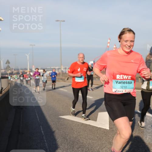 03.10.2025 - Köhlbrandbrückenlauf Yannick Fuchs http://msf.ph/oto/9175897 03.10.2025 08:45:50 Position 2 3210 meine-sportfotos.de