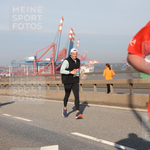 03.10.2025 - Köhlbrandbrückenlauf Yannick Fuchs http://msf.ph/oto/9175915 03.10.2025 08:45:51 Position 2 2 meine-sportfotos.de