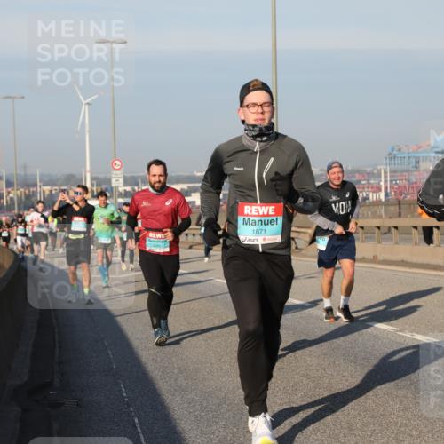 03.10.2025 - Köhlbrandbrückenlauf Yannick Fuchs http://msf.ph/oto/9175972 03.10.2025 08:45:57 Position 2 1, 1455, 1871, 3515 meine-sportfotos.de