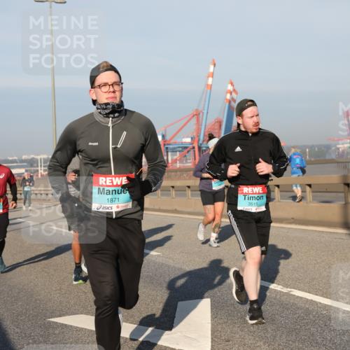 03.10.2025 - Köhlbrandbrückenlauf Yannick Fuchs http://msf.ph/oto/9175979 03.10.2025 08:45:58 Position 2 1871, 3515 meine-sportfotos.de