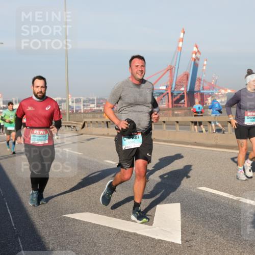 03.10.2025 - Köhlbrandbrückenlauf Yannick Fuchs http://msf.ph/oto/9175988 03.10.2025 08:45:59 Position 2 1465, 1015, 1801 meine-sportfotos.de