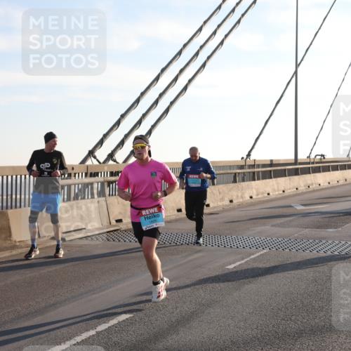 03.10.2025 - Köhlbrandbrückenlauf Yannick Fuchs http://msf.ph/oto/9176011 03.10.2025 08:25:20 Position 1 1826 meine-sportfotos.de