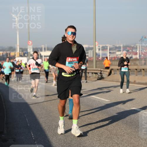 03.10.2025 - Köhlbrandbrückenlauf Yannick Fuchs http://msf.ph/oto/9176015 03.10.2025 08:46:02 Position 2  meine-sportfotos.de