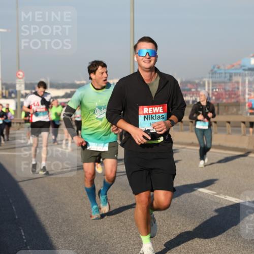 03.10.2025 - Köhlbrandbrückenlauf Yannick Fuchs http://msf.ph/oto/9176024 03.10.2025 08:46:03 Position 2 10 meine-sportfotos.de