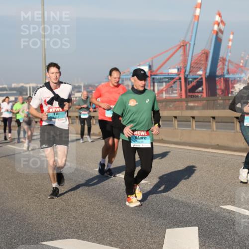 03.10.2025 - Köhlbrandbrückenlauf Yannick Fuchs http://msf.ph/oto/9176046 03.10.2025 08:46:06 Position 2 151, 3238, 1844 meine-sportfotos.de