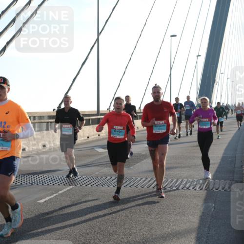 03.10.2025 - Köhlbrandbrückenlauf Yannick Fuchs http://msf.ph/oto/9176056 03.10.2025 08:25:24 Position 1 42, 1474, 1165, 1273 meine-sportfotos.de