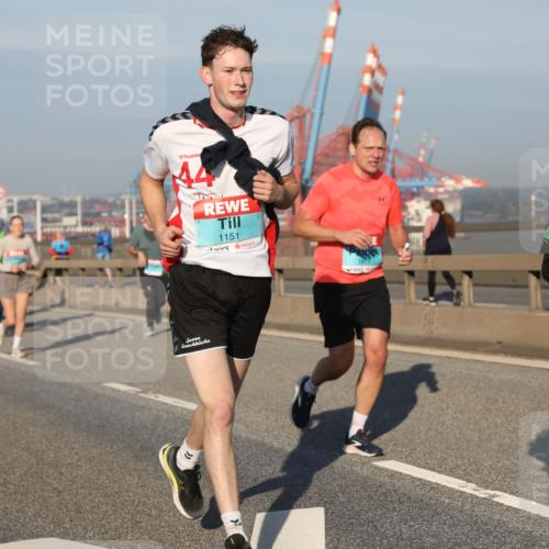 03.10.2025 - Köhlbrandbrückenlauf Yannick Fuchs http://msf.ph/oto/9176064 03.10.2025 08:46:08 Position 2 1151, 3238 meine-sportfotos.de
