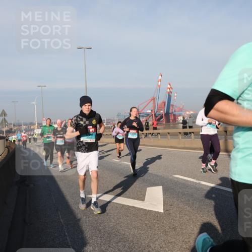 03.10.2025 - Köhlbrandbrückenlauf Yannick Fuchs http://msf.ph/oto/9176113 03.10.2025 08:46:15 Position 2 3643, 2077 meine-sportfotos.de