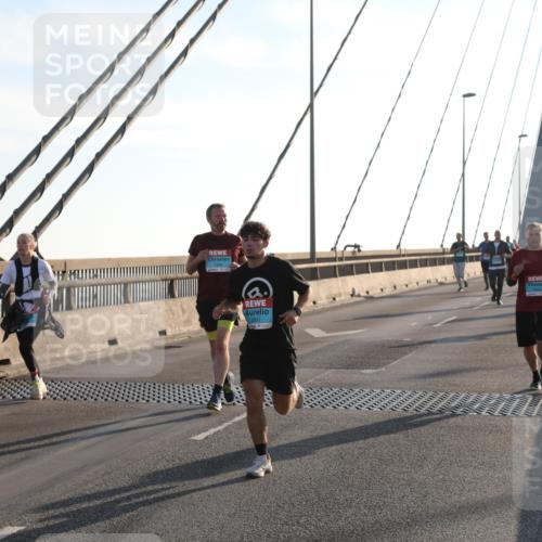03.10.2025 - Köhlbrandbrückenlauf Yannick Fuchs http://msf.ph/oto/9176152 03.10.2025 08:25:32 Position 1 2901 meine-sportfotos.de
