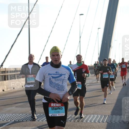 03.10.2025 - Köhlbrandbrückenlauf Yannick Fuchs http://msf.ph/oto/9176196 03.10.2025 08:25:37 Position 1 41, 29, 2012, 31, 1, 1116 meine-sportfotos.de