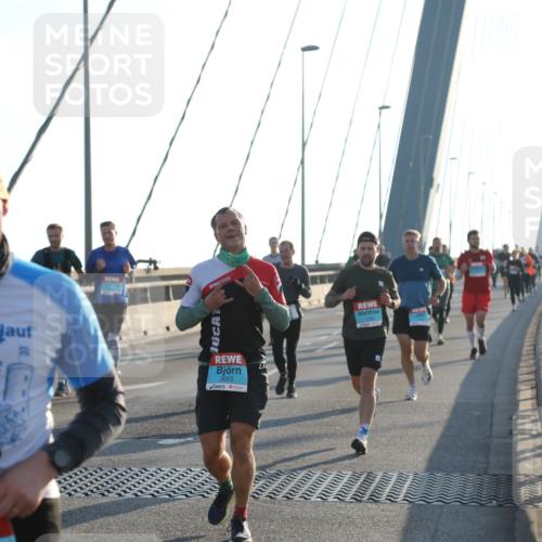 03.10.2025 - Köhlbrandbrückenlauf Yannick Fuchs http://msf.ph/oto/9176204 03.10.2025 08:25:38 Position 1 41, 29, 2012, 3053 meine-sportfotos.de