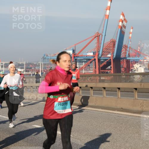 03.10.2025 - Köhlbrandbrückenlauf Yannick Fuchs http://msf.ph/oto/9176209 03.10.2025 08:46:25 Position 2 15, 1515, 15, 3461 meine-sportfotos.de