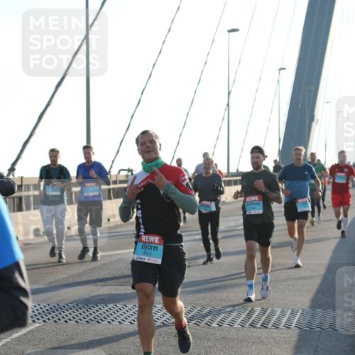 03.10.2025 - Köhlbrandbrückenlauf Yannick Fuchs http://msf.ph/oto/9176210 03.10.2025 08:25:38 Position 1 3053 meine-sportfotos.de