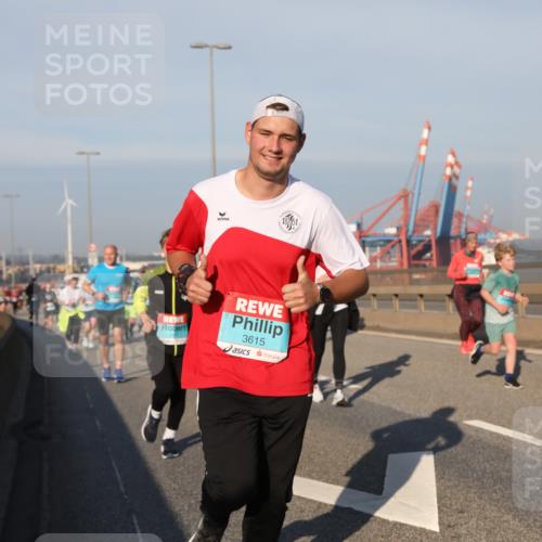 03.10.2025 - Köhlbrandbrückenlauf Yannick Fuchs http://msf.ph/oto/9176217 03.10.2025 08:46:26 Position 2 3615 meine-sportfotos.de