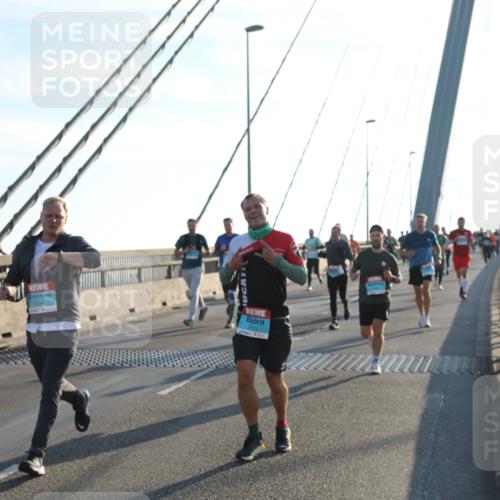 03.10.2025 - Köhlbrandbrückenlauf Yannick Fuchs http://msf.ph/oto/9176219 03.10.2025 08:25:38 Position 1 1334, 3053 meine-sportfotos.de