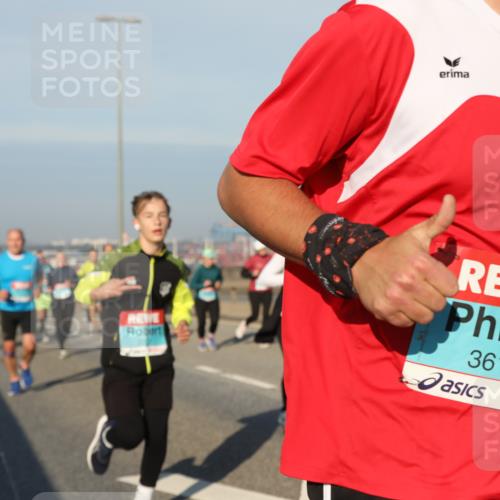 03.10.2025 - Köhlbrandbrückenlauf Yannick Fuchs http://msf.ph/oto/9176220 03.10.2025 08:46:27 Position 2 18, 61, 3615 meine-sportfotos.de