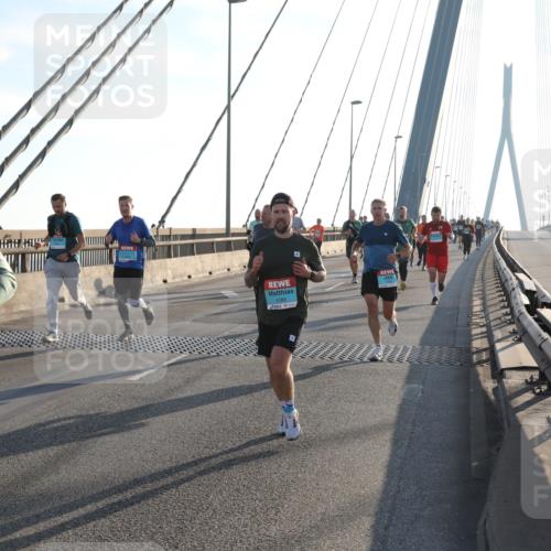 03.10.2025 - Köhlbrandbrückenlauf Yannick Fuchs http://msf.ph/oto/9176226 03.10.2025 08:25:40 Position 1 1088 meine-sportfotos.de