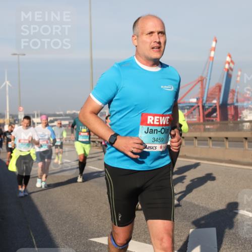 03.10.2025 - Köhlbrandbrückenlauf Yannick Fuchs http://msf.ph/oto/9176232 03.10.2025 08:46:30 Position 2 3459 meine-sportfotos.de
