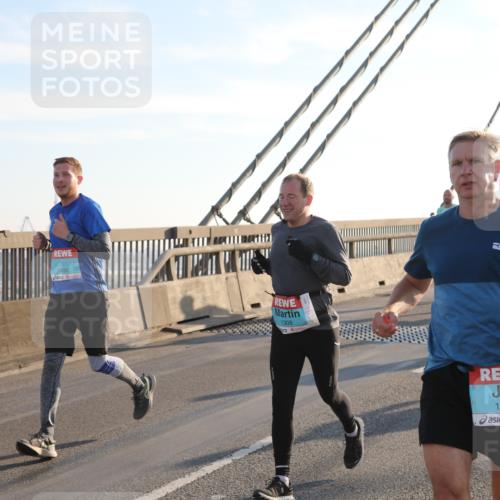 03.10.2025 - Köhlbrandbrückenlauf Yannick Fuchs http://msf.ph/oto/9176254 03.10.2025 08:25:42 Position 1 1533, 3830, 1308, 1357 meine-sportfotos.de